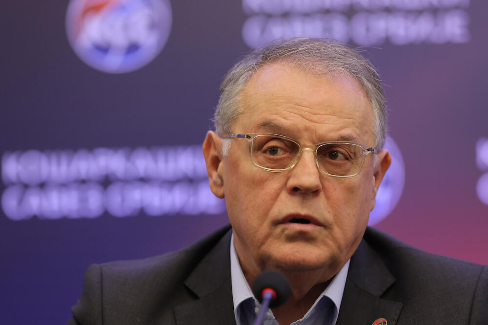 Nebojša Čović otkrio da li će predati pehar košarkašima Partizana pred Grobarima uz uvrede sa tribina