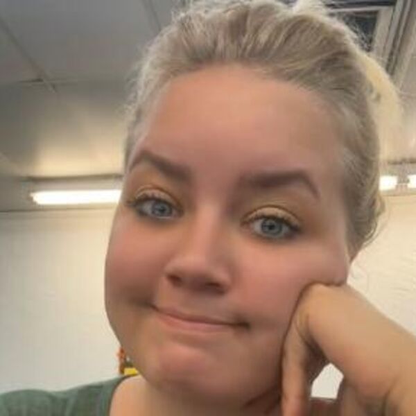 Devojka pronašla skrivenu poruku preminulog oca: Na koverti je pisalo jezivo upozorenje, a unutra... (VIDEO)