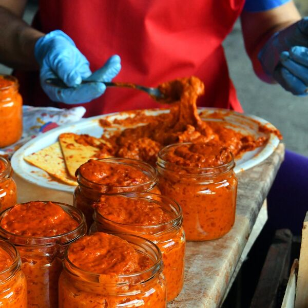 Najtraženiji recept: Ajvar bez ljuštenja paprika, cela tegla otići će za tren oka, ovo morate probati
