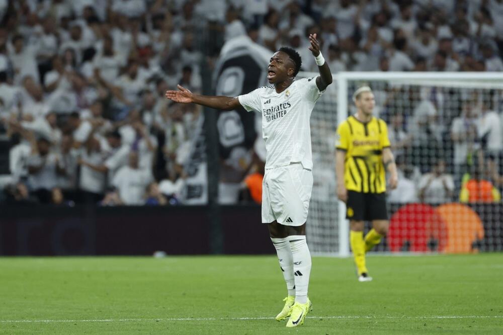 Dortmund vodio 2:0, ali se onda pojavio het-trik madridski kralj Vinisijus i pečatirao petardu (Foto)