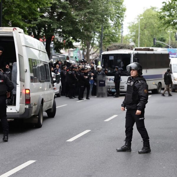 Maloletnik upucao direktora škole nasred ulice! Ispalio četiri hica u njega, nesrećni čovek se samo srušio!