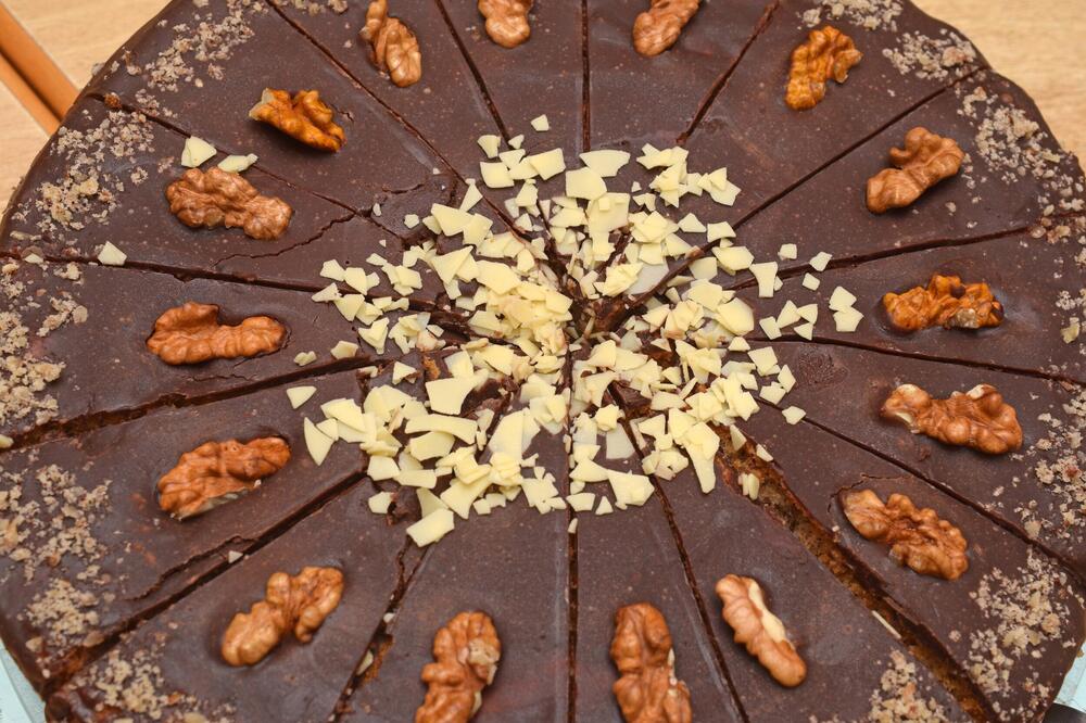 Starinski slatkiš sa kojim nema greške: Ne peče se i topi se u ustima, nećete znati kad vam je dosta