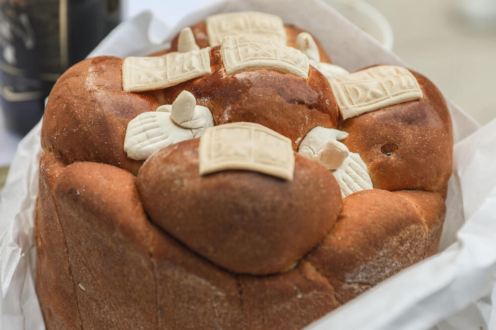 Tajni sastojak koji svaka domaćica mora da stavi u slavski kolač: Veruje se da će vam doneti BOŽANSKU ZAŠTITU