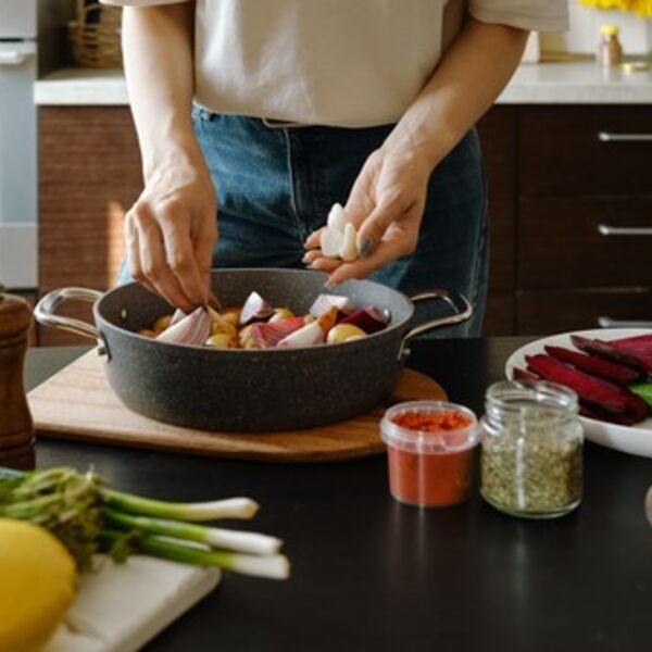 Pazite dobro kad jedete, nije sve kako izgleda: Zbog ove namirnice možete halucinirati, a deo je svake kuhinje