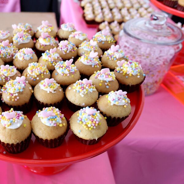 Kolač idealan za praznike: Uspeva i početnicima, a spoj bele čokolade i džema daje ukus kojem niko neće odoleti