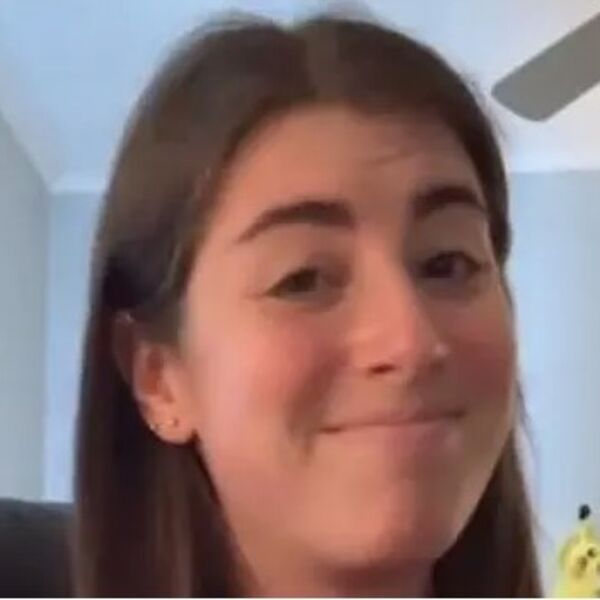 Svi kažu da je glupa što je uradila ovu tetovažu: Sad ne sme nikome da je pokaže, a evo šta je na njoj