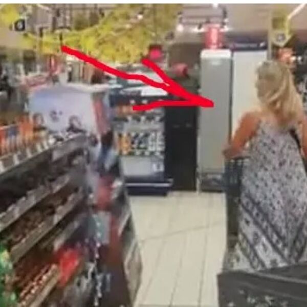 Skinula je gaće nasred radnje, pa uradila ovo: Kamere su sve snimile, a ljudi su bili u totalnom šoku, au! (VIDEO)