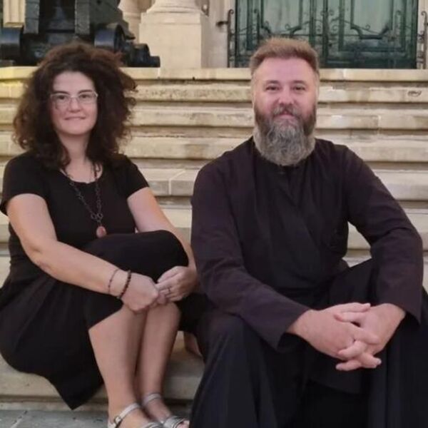 "ĐAVO UDARA NAJVIŠE NA BRAK": Otac Predrag Popović objavio STARU SLIKU SA SUPRUGOM, pa uputio reči koje MORATE ČUTI