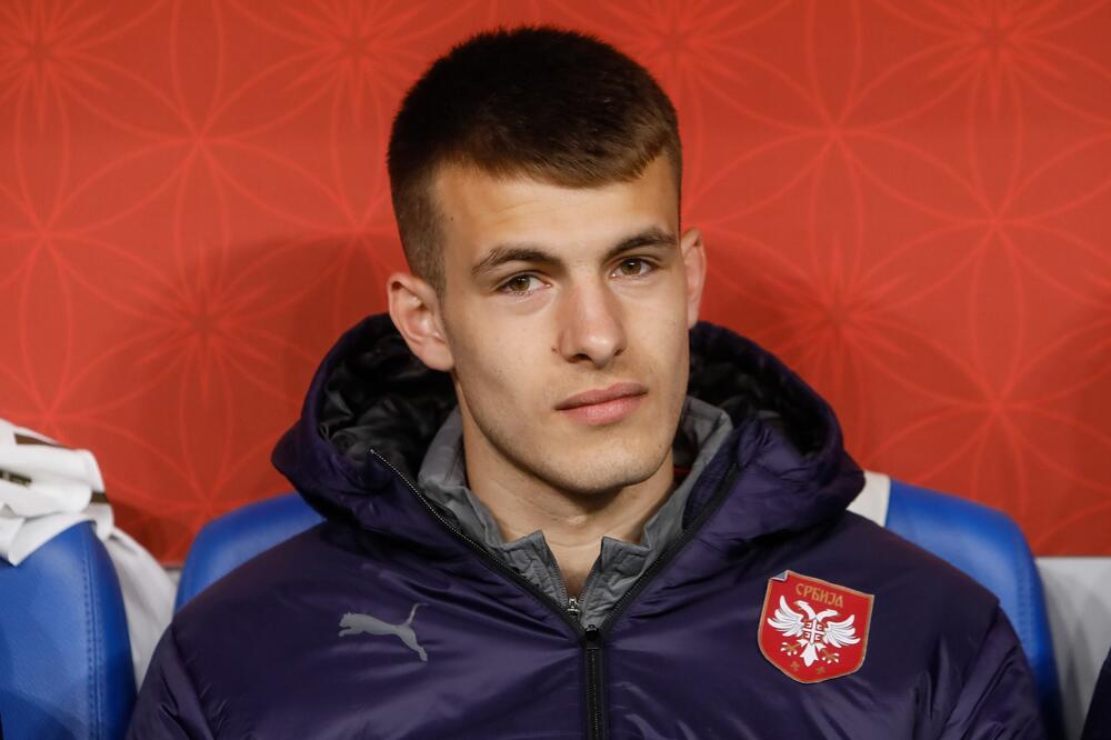 Baždar predstavljen u novom klubu!