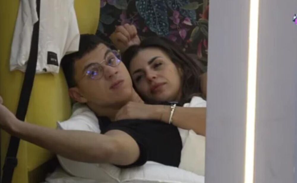 Enu, podržavamo je, imamo zamerke naravno