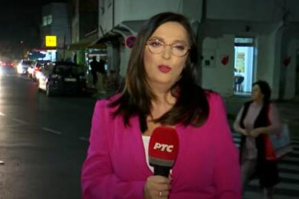Snimljen pad novinarke RTS-a usred lajva! Začuo se samo jauk, pa usledila urnebesna scena, vrištaćete od smeha Snimljen pad novinarke RTS-a usred lajva! Začuo se samo jauk, pa usledila urnebesna scena, vrištaćete od smeha