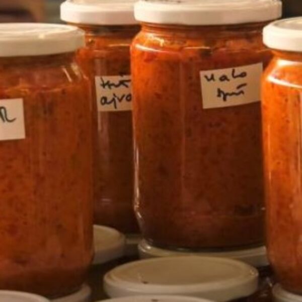 Srpkinja iz Subotice otkrila tajni sastojak za AJVAR! Nećete verovati šta se stavlja, to dodajemo čak i u...