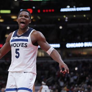 Edvardss pokazao Sterlingu Braunu kako se ponaša!