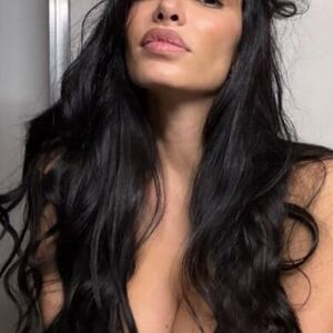 FATALNA SRPKINJA POKAZALA BEZOBRAZAN DEOKLTE: Od ovog prizora vilice padaju, crnka pokazala čime raspolaže (FOTO)