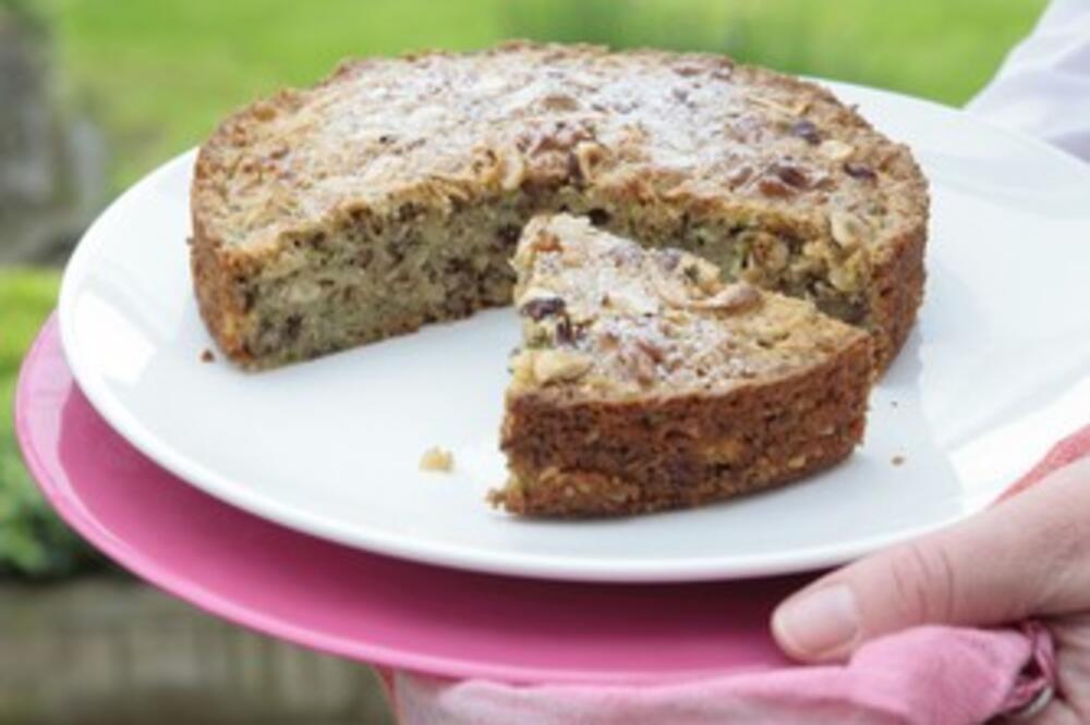 Starinski kolač za koji sastojke imate u kuhinji: Ne treba vam mikser i uspeva apsolutno svima