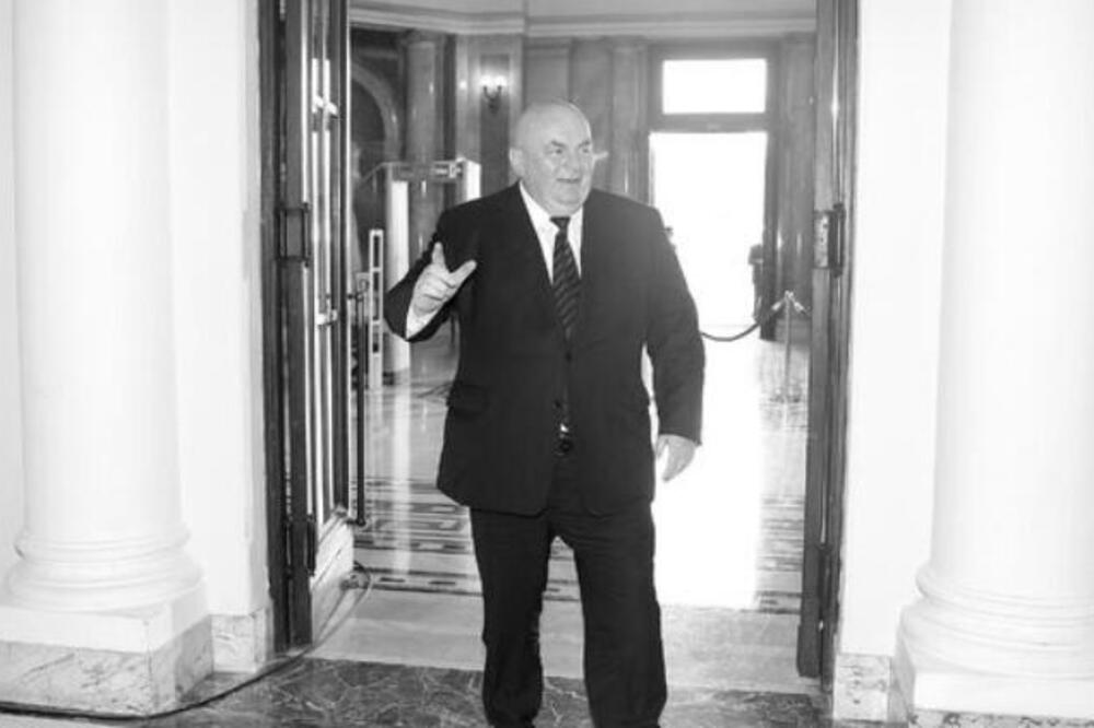 Palma nagovorio druga da se ženi, a onda je na venčanju usledilo pitanje matičara: Anegdota od koje suze idu na oči