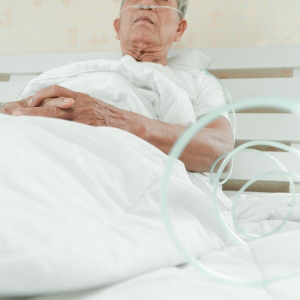 "Piroćanac na samrti zamolio sina..." Plakaćete od smeha kad čujete vic dana, ovo je urnebesno