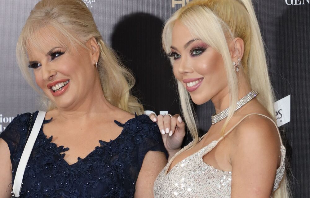 Hči Lee Kiš se je poročila, ženin pa je nosil uniformo s srbsko zastavo