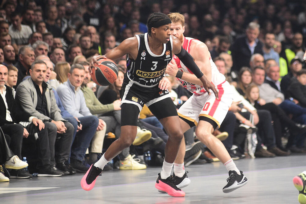 Frenk Nilikina na utakmici Partizana i Olimpijakosa u sezoni 2024/25 Evrolige