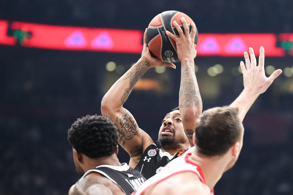 Novi šok! Još jedna povreda pred meč u Pireju!