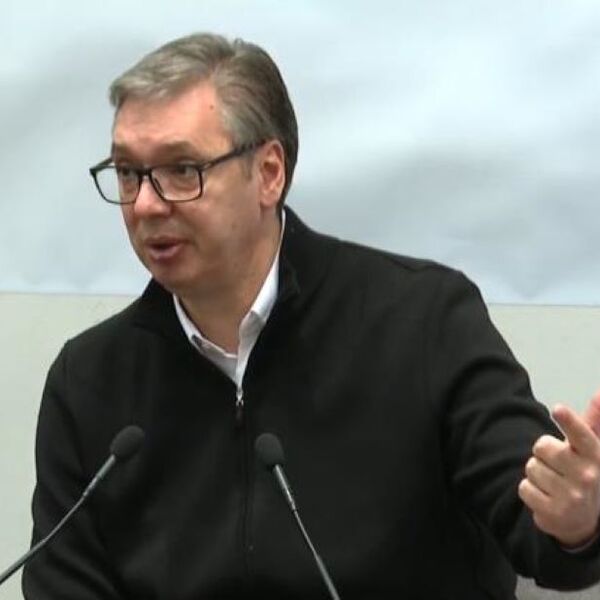 "Ne smemo da dozvolimo da ostanemo bez nafte": Vučić tražio od Vlade da se formira tim za sankcije NIS-u