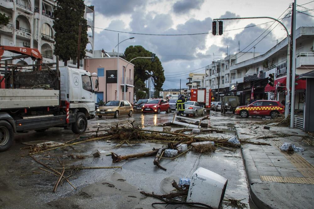 Nevreme paralisalo Grčku, proglašeno vanredno stanje u nekoliko mesta: Dramatični prizori iz omiljene zemlje Srba!