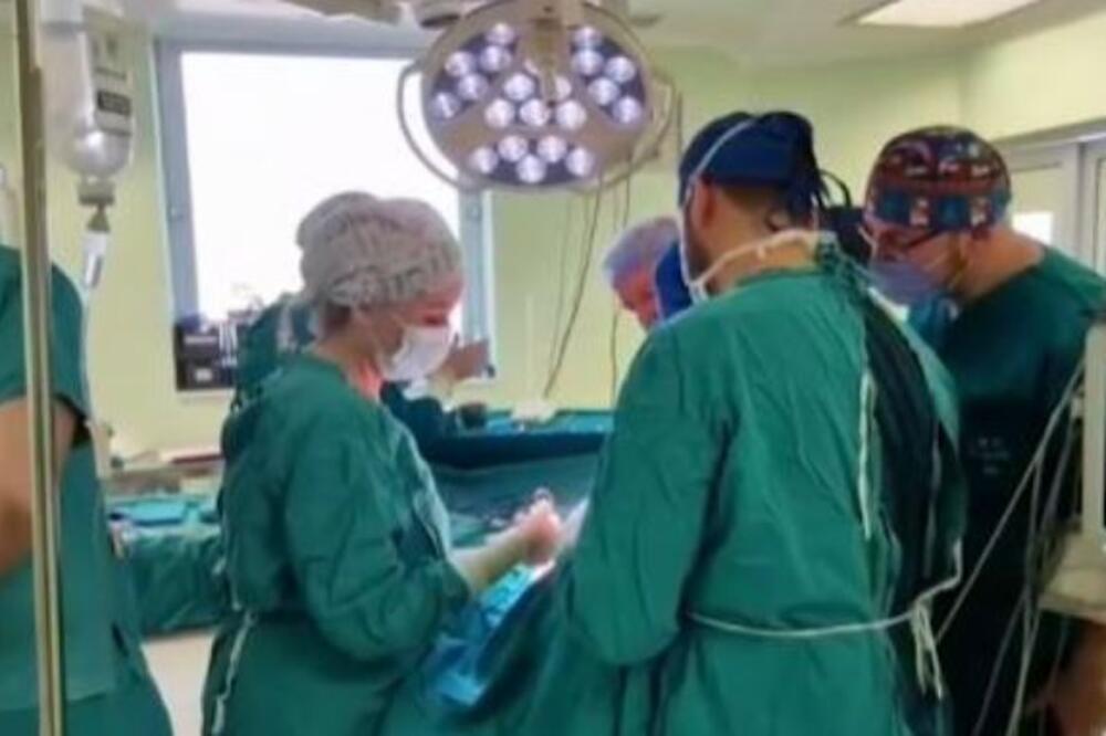 Veliki podvig naših lekara! Po prvi put izveli OVAKVU operaciju - devojčica (10) se sada oporavlja!