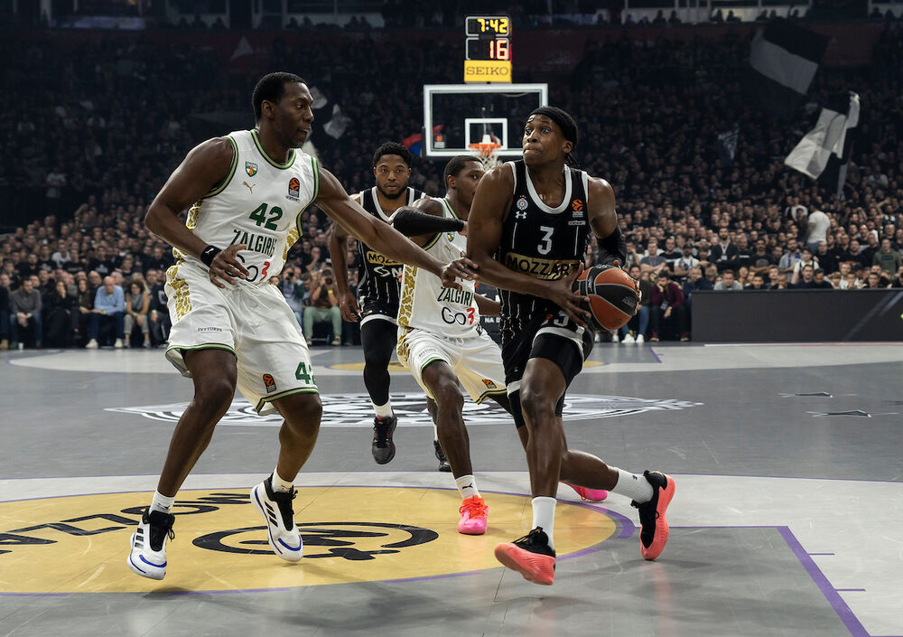 Frenk Nilikina i Brajan Danston u duelu na meču između Partizana i Žalgirisa