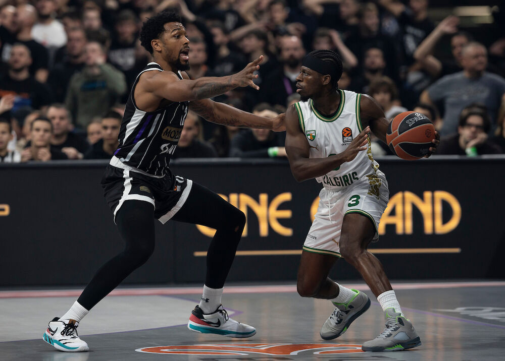 Silvan Fransisko i Sterling Braun u duelu na meču u 'Beogradskoj areni'