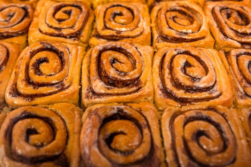 Jesenja poslastica kojoj niko neće odoleti: Cimet rolnice tope se u ustima, a uspevaju apsolutno svima