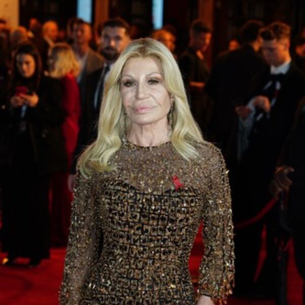 CELA SE IZOPERISALA! Sa 70 godina ima skroz NOVO LICE - ljudi gledaju i ne veruju šta vide, BAŠ ZUMIRAJU JEDAN DEO