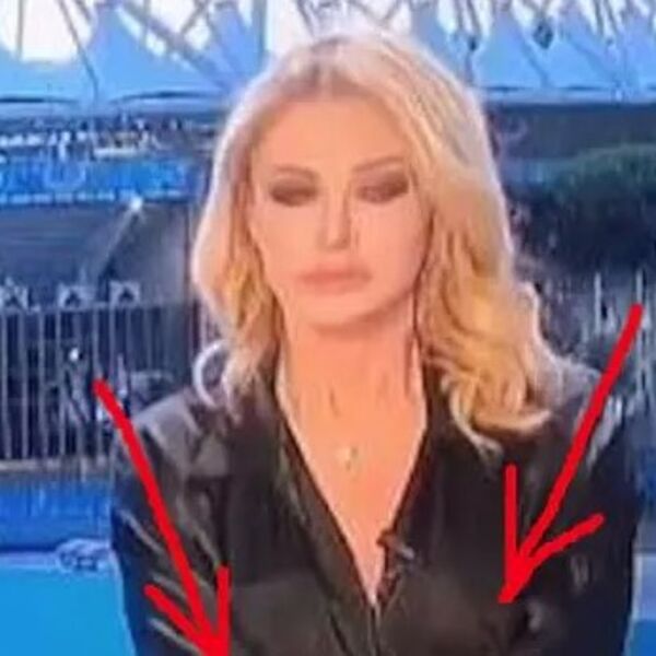 Čuvena voditeljka u prekratkom miniću prekrstila noge: Samo je sevnulo,a sve se videlo, nije za mlađe od 18