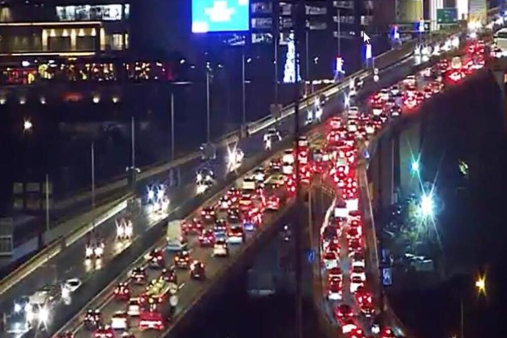 Petak i kiša- kombinacija od koje boli glava: Kolaps uzeo maha u Beogradu, ove tačke su najkritičnije (FOTO)