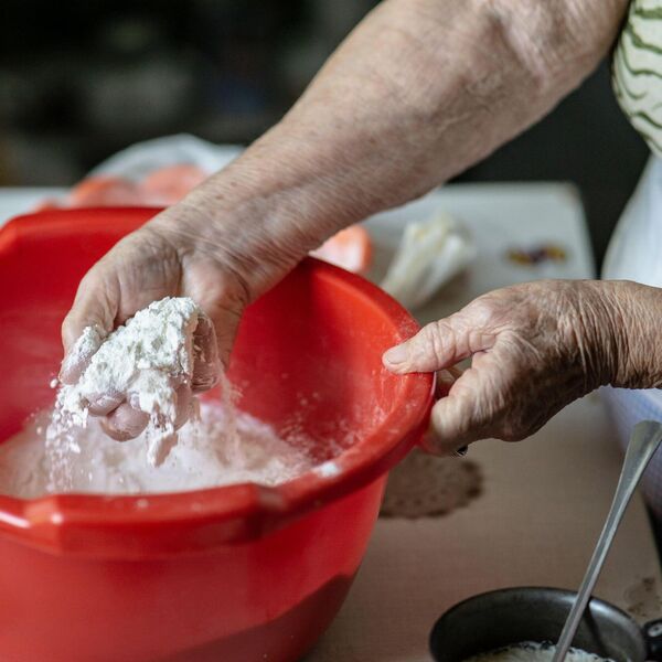 Domaćice, dodajte ovo u brašno i hleb će biti mekan ko duša: Ovaj trik zlata je vredan, svi će vam tražiti recept