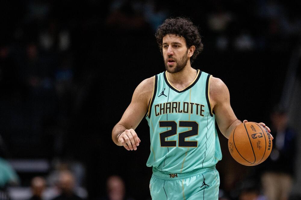 Šarlotu nedovoljno 20 poena Vasilija Micića (Video/Foto)