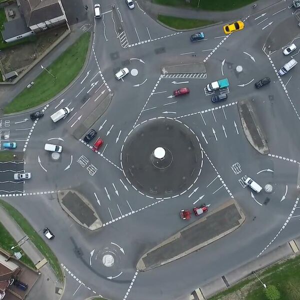 Prosečan Srbin bi ovde odlepio! Najluđi kružni tok sastoji se od 5 manjih, a u tom haosu se vozi.... (VIDEO)