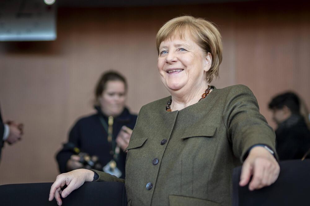 Da li je ovo Angela Merkel? Ljudi trljaju oči i ne mogu da veruju, sličnost je neverovatna