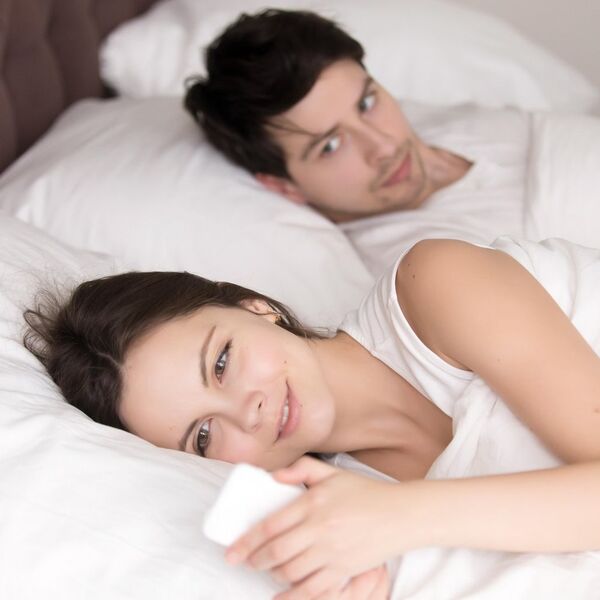 Srbi, uzmite čašu vode i kocku šećera! Evo zašto vas žene varaju - uopšte nije šala, pazite samo ovo