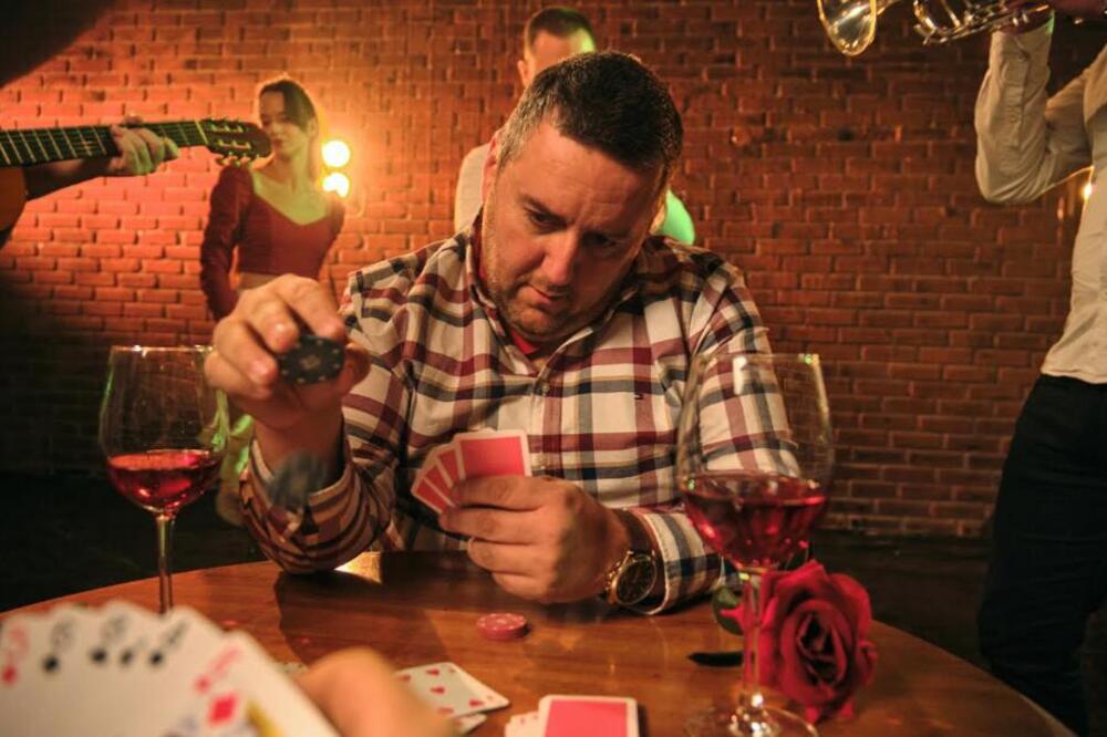 "Ovaj spot je mnogo provokativniji...": Makedonski pevač osvaja Srbiju, a pomažu mu dve naše zvezde