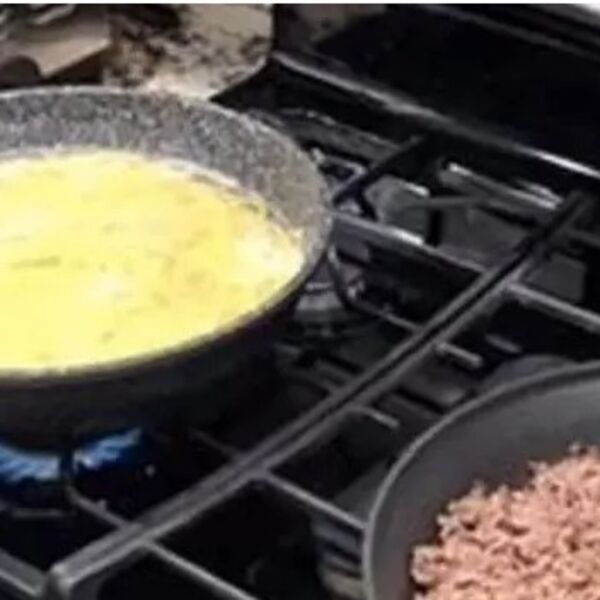 Dečko je devojci poslao sliku večere, a onda ga je odmah ostavila: Zbog detalja na slici, shvatila je da je vara