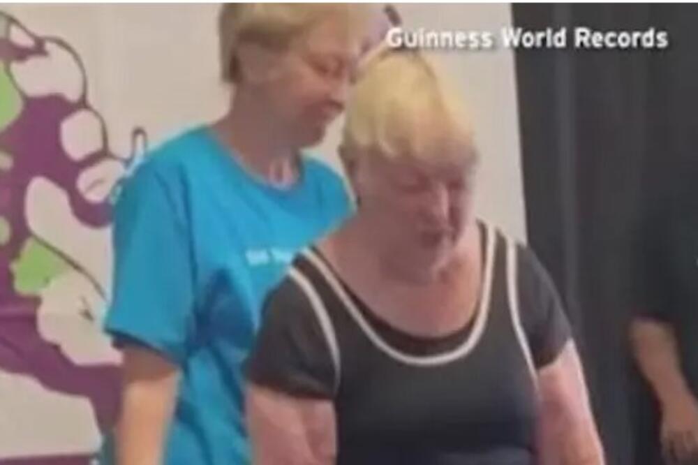 Baka jača od Čak Norisa: Ima preko sto godina i pogledajte samo šta diže, kako je ovo moguće? (VIDEO)