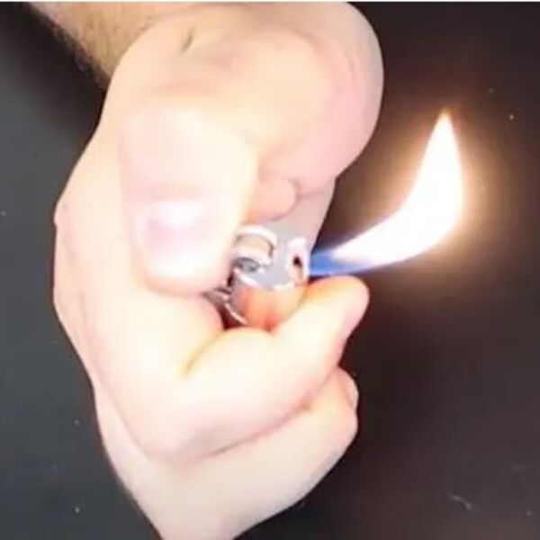 Srbi nemaju pojma pravilno da koriste upaljač: Kladimo se da ne znate za ovaj trik, sve je u video snimku