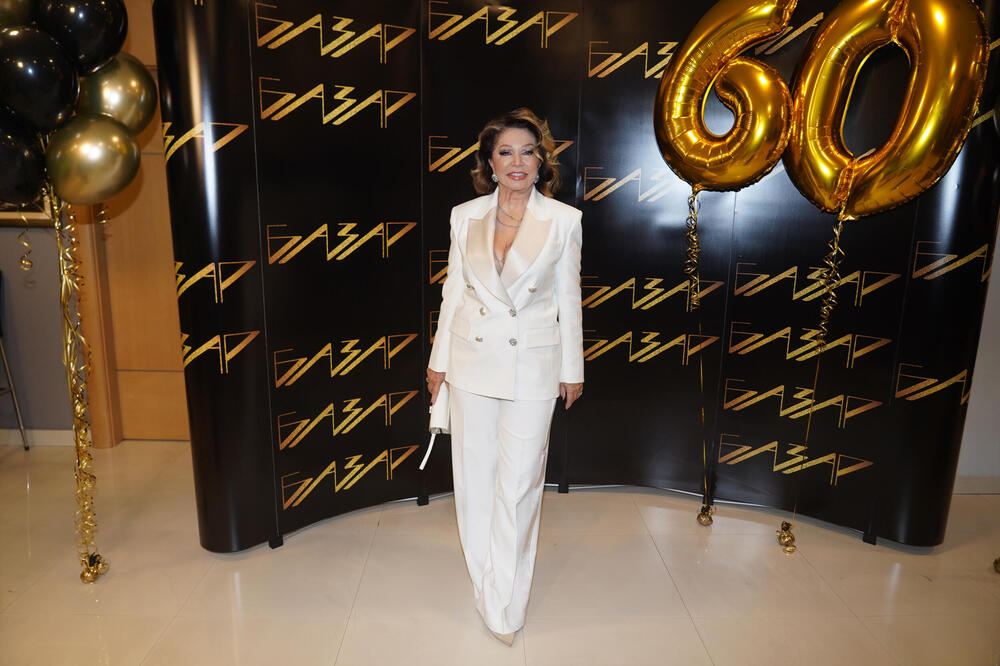 Naša čuvena pevačica smestila je majku u starački dom: 5 reči pesama plaćala je po 100.000 €, a onda se desilo ovo