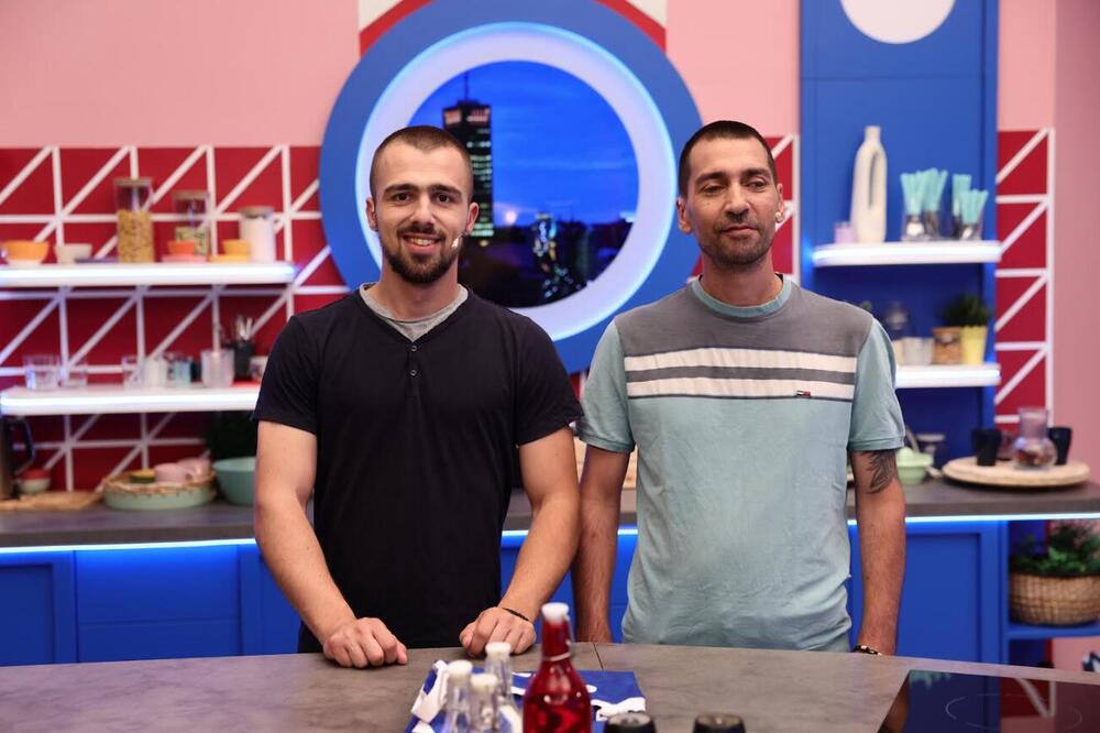 MESO JE FANTASTIČNO UZ EGZOTIČNE ZAČINE &ndash; Ivan i Mihajlo u današnjem &ldquo;Komšiluku&rdquo;