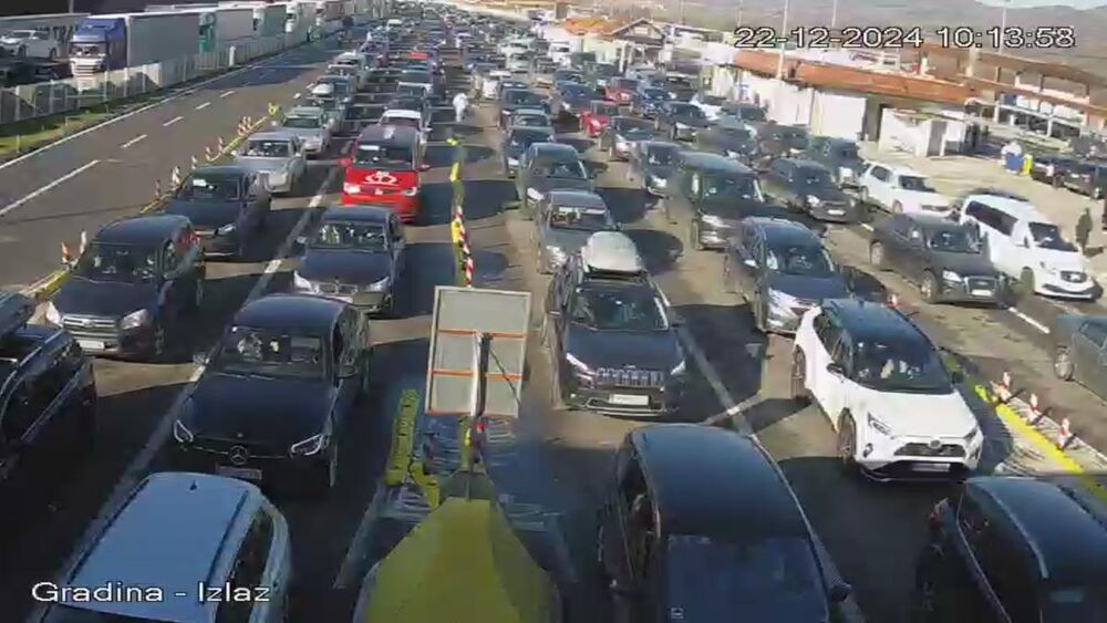 VELIKE KOLONE AUTOMOBILA NA GRANIČNIM PRELAZIMA: Ovde se čeka čak 4 sata, vozači trebaće vam strpljenja