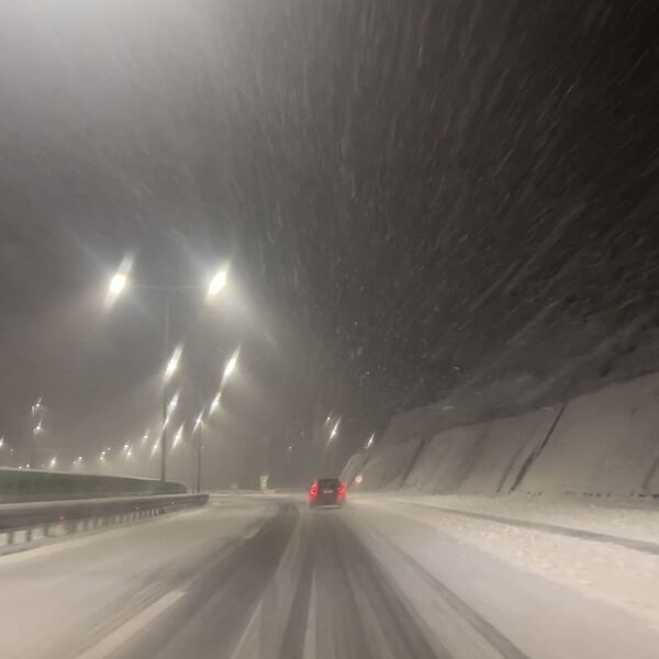 Velika drama na Žabljaku, stranci zavejani u snegu sa vozilima: Spaseno ukupno 14 osoba