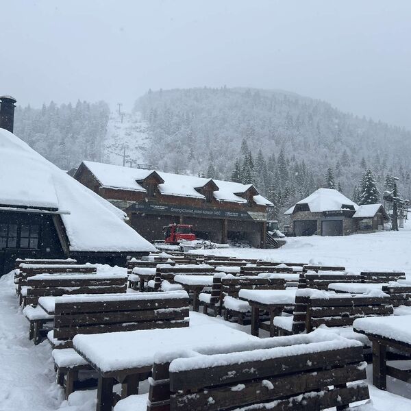 Sneg do kuka požurio otvaranje jednog od najpovoljnijih skijališta u regionu: Za ove grupe građana je i besplatno!