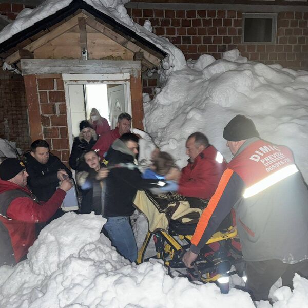 Satima se probijali do dečaka priključenog na respiratoru: Heroje nisu zaustavili ni zavejani putevi, skidamo kapu!