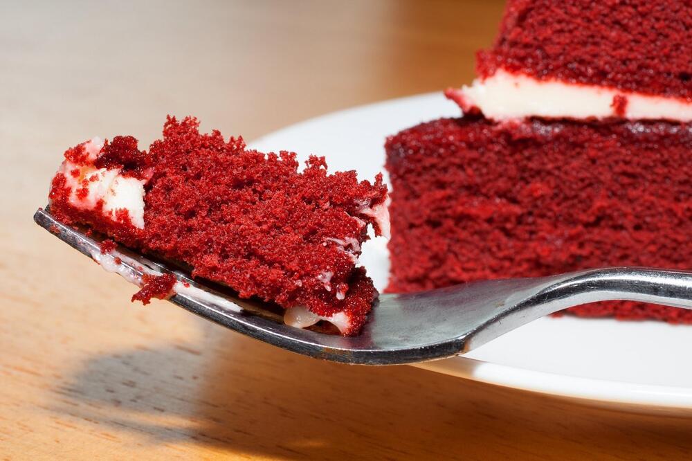 Napravite voljenoj osobi tortu za 20 minuta, bez kuvanja i pečenja: Ukus će vas "oduvati", a izgled je fantastičan