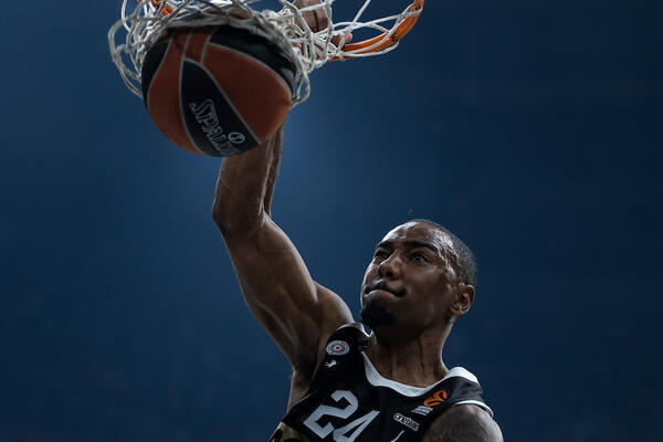 Ajzea Majk se rastao sa Partizanom, ali ostaje u Evroligi! (Foto)